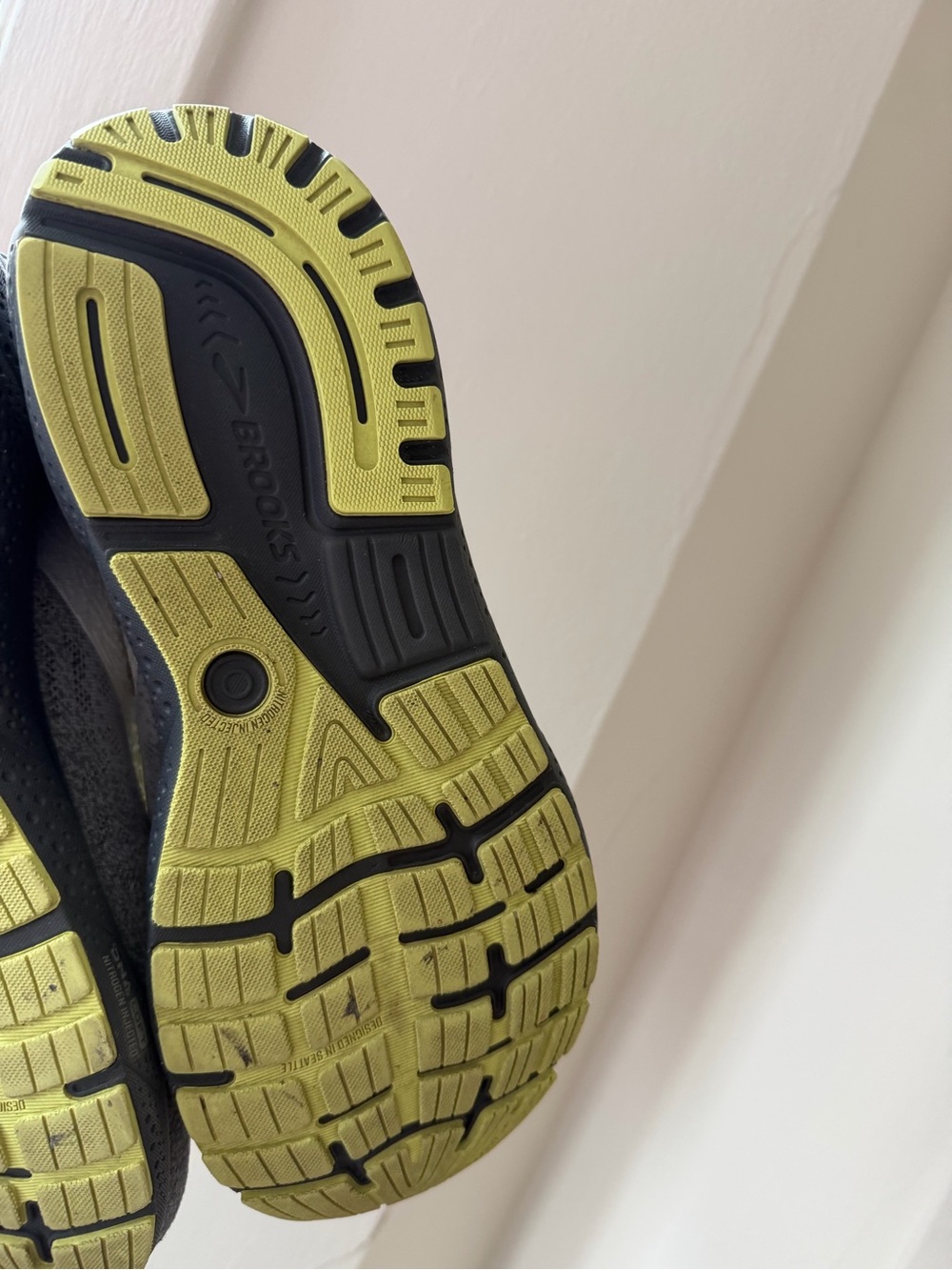 Brooks Ghost Men Gray Running Shoes with Subtle Yellow Accent - Picture 5 of 8